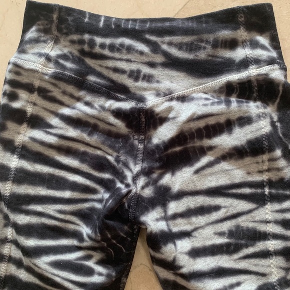 Nike Dry-Fit Cropped Leggings - Picture 2 of 3